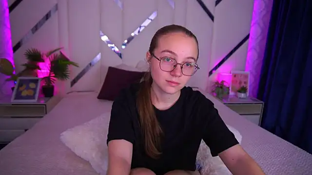 Snapshot of ArrinaWairr chatting on October 16, 2025, 7:27 am ArrinaWairr online show from October 16, 2025, 7:27 am