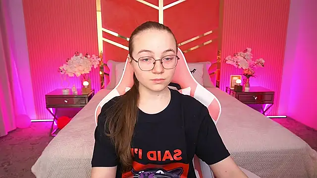 Snapshot of ArrinaWairr chatting on December 16, 2025, 9:13 am ArrinaWairr online show from December 16, 2025, 9:13 am