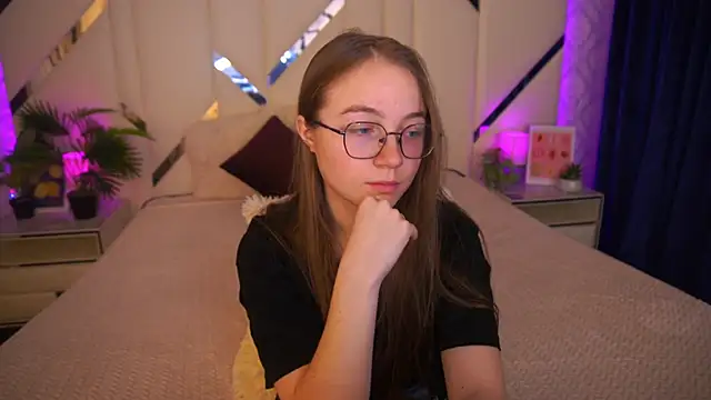 Snapshot of ArrinaWairr chatting on November 14, 2025, 9:02 am ArrinaWairr online show from November 14, 2025, 9:02 am