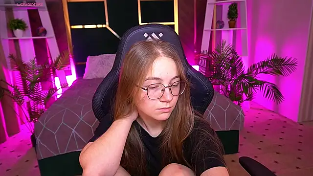 Snapshot of ArrinaWairr chatting on November 11, 2025, 9:15 am ArrinaWairr online show from November 11, 2025, 9:15 am