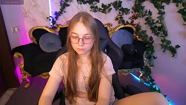 Snapshot of ArrinaWairr chatting on September 15, 2025, 7:31 am ArrinaWairr online show from September 15, 2025, 7:31 am