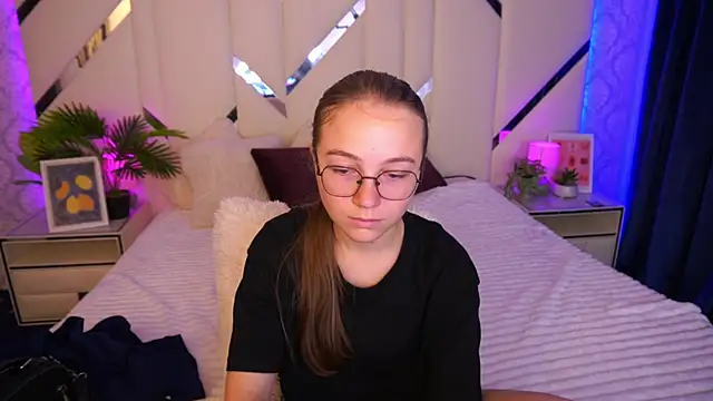 Snapshot of ArrinaWairr chatting on September 12, 2025, 7:41 am ArrinaWairr online show from September 12, 2025, 7:41 am