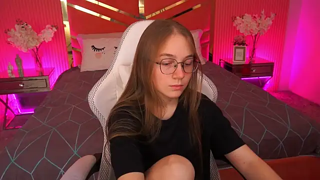 Snapshot of ArrinaWairr chatting on October 3, 2025, 7:43 am ArrinaWairr online show from October 3, 2025, 7:43 am