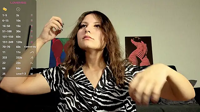 TrixiBell online show from November 27, 2025, 4:24 am