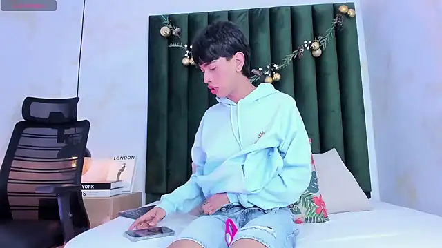 Jim twink online show from December 19, 2025, 12:51 pm