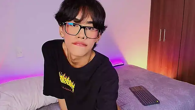 Snapshot of Jim_twink chatting on May 4, 2026, 11:18 pm Jim twink online show from May 4, 2026, 11:18 pm