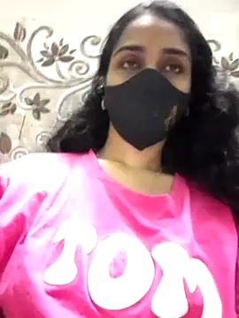 Snapshot of Zoya_G chatting on September 13, 2025, 1:11 pm Zoya G online show from September 13, 2025, 1:11 pm