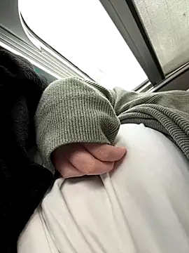 Snapshot of Roulia433 chatting on October 21, 2025, 10:25 am Roulia433 online show from October 21, 2025, 10:25 am