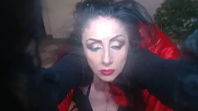 Snapshot of Ambra_ chatting on May 7, 2026, 7:28 pm Ambra online show from May 7, 2026, 7:28 pm