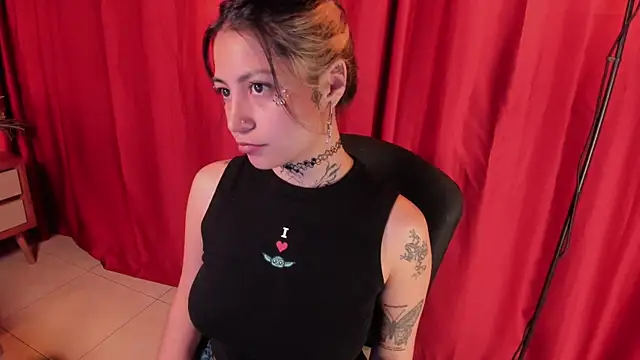 Snapshot of anne_dh chatting on November 28, 2025, 9:04 pm anne dh online show from November 28, 2025, 9:04 pm