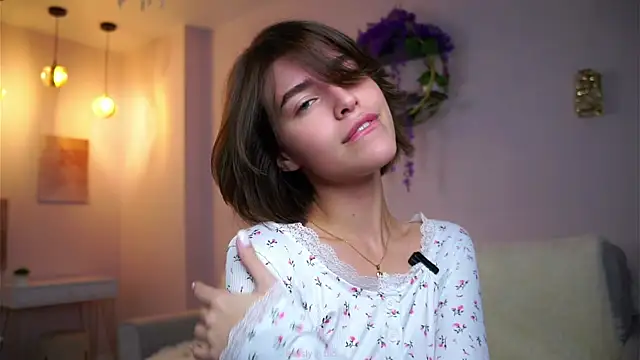 EleneButton online show from October 26, 2025, 1:06 am