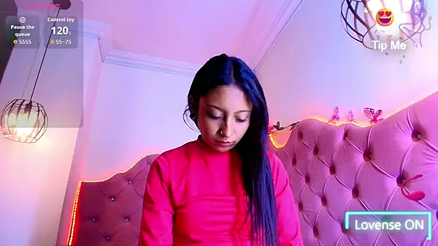 Snapshot of Sheilly_brown chatting on June 14, 2026, 8:32 pm Sheilly brown online show from June 14, 2026, 8:32 pm