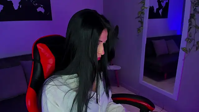 ZoeValencia1 online show from April 2, 2026, 1:29 pm