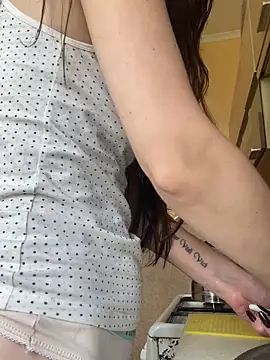 Snapshot of Cute_Erika chatting on October 22, 2025, 10:04 am Cute Erika online show from October 22, 2025, 10:04 am