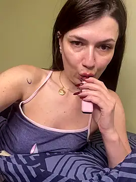 Snapshot of Cute_Erika chatting on December 13, 2025, 8:04 pm Cute Erika online show from December 13, 2025, 8:04 pm