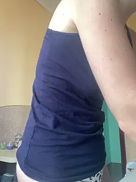 Snapshot of Cute_Erika chatting on October 31, 2025, 11:07 am Cute Erika online show from October 31, 2025, 11:07 am