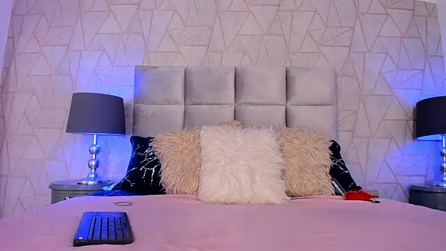 Snapshot of Emely_florence_ chatting on October 20, 2025, 7:25 pm Emely florence online show from October 20, 2025, 7:25 pm