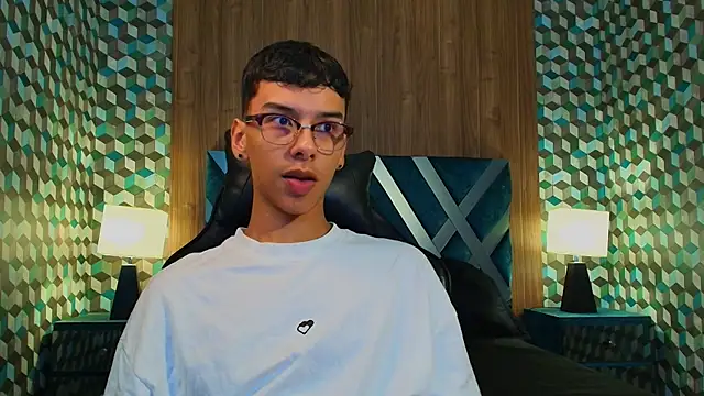 Snapshot of Aiden_Royce chatting on November 2, 2025, 11:32 pm Aiden Royce online show from November 2, 2025, 11:32 pm