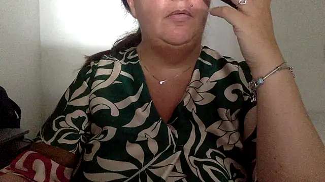 Snapshot of LaReginaNera chatting on June 26, 2026, 12:00 pm LaReginaNera online show from June 26, 2026, 12:00 pm