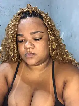 melcarioca1111 online show from November 9, 2025, 11:31 pm