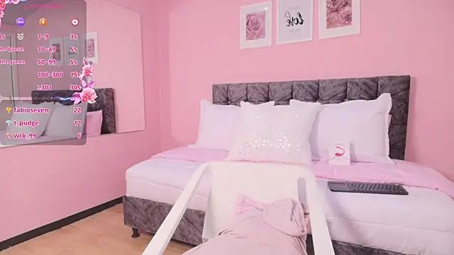 Snapshot of maddie_beauty chatting on October 18, 2025, 11:51 pm maddie beauty online show from October 18, 2025, 11:51 pm