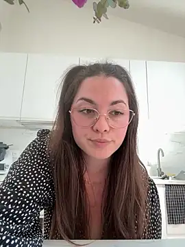 liloush   online show from April 20, 2026, 1:45 pm