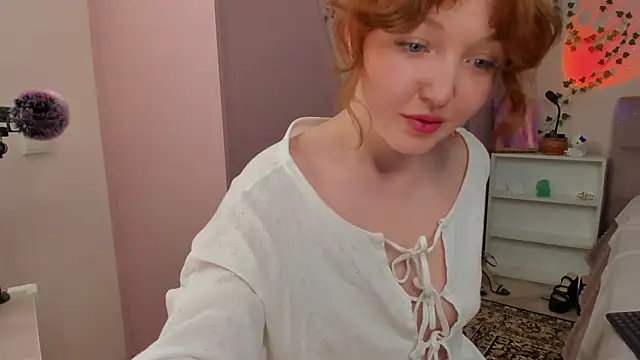 Snapshot of EmyRosaly chatting on April 14, 2026, 12:54 pm EmyRosaly online show from April 14, 2026, 12:54 pm