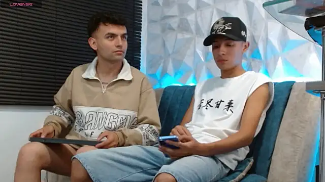 Snapshot of Isaac_tan chatting on December 15, 2025, 3:01 am Isaac tan online show from December 15, 2025, 3:01 am