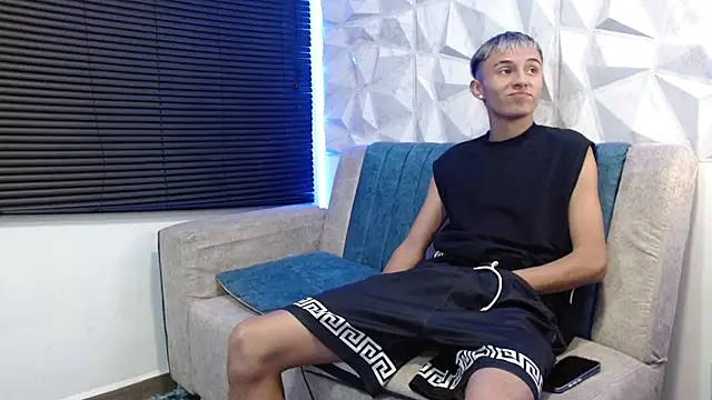 Snapshot of Isaac_tan chatting on October 5, 2025, 3:19 am Isaac tan online show from October 5, 2025, 3:19 am