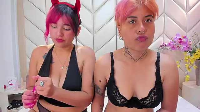 AnnieAndReach online show from December 19, 2025, 12:25 am