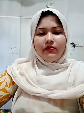 Snapshot of Nusrat-N chatting on June 5, 2026, 1:32 am Nusrat-N online show from June 5, 2026, 1:32 am