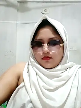 Snapshot of Nusrat-N chatting on April 26, 2026, 12:24 pm Nusrat-N online show from April 26, 2026, 12:24 pm