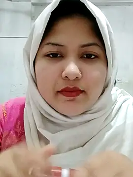 Snapshot of Nusrat-N chatting on April 28, 2026, 4:17 am Nusrat-N online show from April 28, 2026, 4:17 am