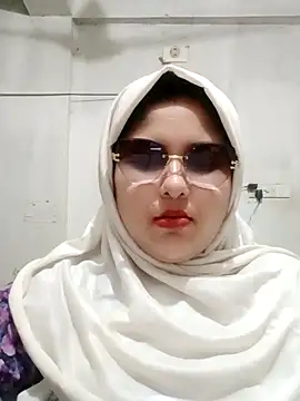 Snapshot of Nusrat-N chatting on May 18, 2026, 3:28 am Nusrat-N online show from May 18, 2026, 3:28 am