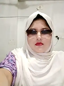 Snapshot of Nusrat-N chatting on June 5, 2026, 4:02 pm Nusrat-N online show from June 5, 2026, 4:02 pm