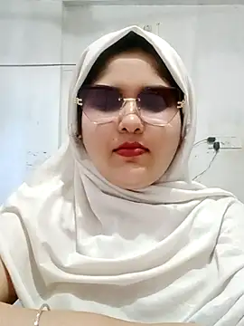 Snapshot of Nusrat-N chatting on May 31, 2026, 1:11 am Nusrat-N online show from May 31, 2026, 1:11 am