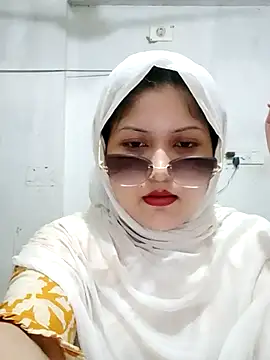 Snapshot of Nusrat-N chatting on June 4, 2026, 1:27 pm Nusrat-N online show from June 4, 2026, 1:27 pm