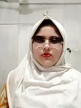 Snapshot of Nusrat-N chatting on May 17, 2026, 3:06 am Nusrat-N online show from May 17, 2026, 3:06 am