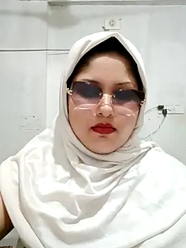 Snapshot of Nusrat-N chatting on May 31, 2026, 1:17 pm Nusrat-N online show from May 31, 2026, 1:17 pm