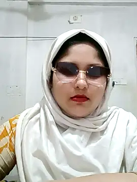 Snapshot of Nusrat-N chatting on May 30, 2026, 1:06 pm Nusrat-N online show from May 30, 2026, 1:06 pm