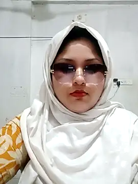 Snapshot of Nusrat-N chatting on May 8, 2026, 6:23 pm Nusrat-N online show from May 8, 2026, 6:23 pm