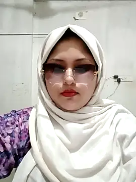Snapshot of Nusrat-N chatting on May 7, 2026, 1:25 pm Nusrat-N online show from May 7, 2026, 1:25 pm