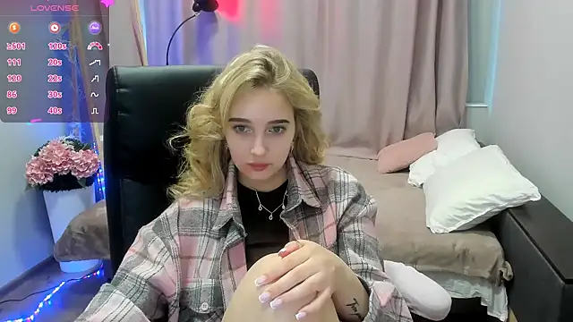 TaisiaHot online show from April 21, 2026, 7:59 am