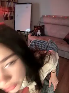 Snapshot of Marryme- chatting on October 23, 2025, 1:43 pm Marryme- online show from October 23, 2025, 1:43 pm