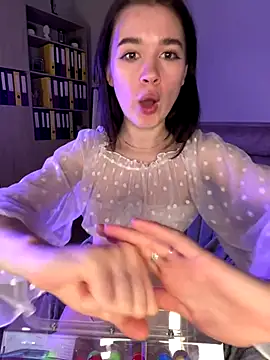 Snapshot of Marryme- chatting on November 13, 2025, 2:43 pm Marryme- online show from November 13, 2025, 2:43 pm