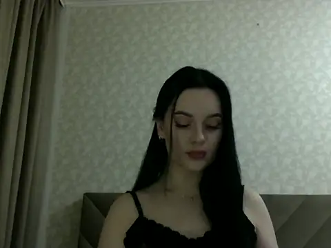 Lulii24 online show from November 5, 2025, 10:57 pm