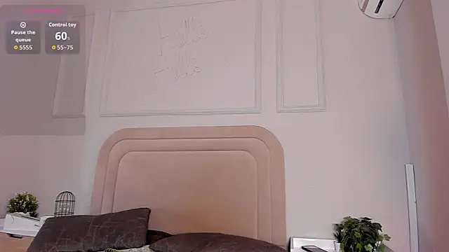 Snapshot of Anamonrroe chatting on October 31, 2025, 11:51 am Anamonrroe online show from October 31, 2025, 11:51 am