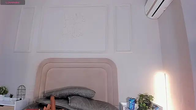 Snapshot of Anamonrroe chatting on December 14, 2025, 12:55 pm Anamonrroe online show from December 14, 2025, 12:55 pm