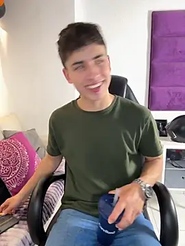 AdrianRinaldi online show from November 3, 2025, 8:12 pm