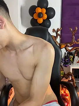 AdrianRinaldi online show from October 25, 2025, 8:42 pm